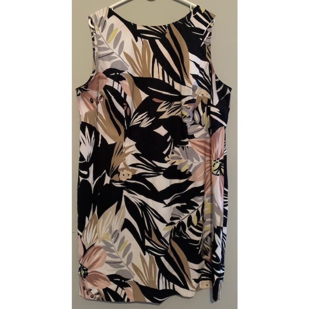 "Connected Woman" Floral Dress - Size 20W